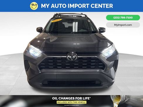 Used 2022 Toyota RAV4 XLE w/ Convenience Package image 2