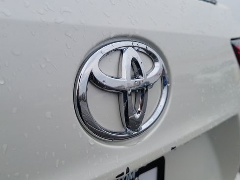 Used 2021 Toyota Highlander XLE image 6