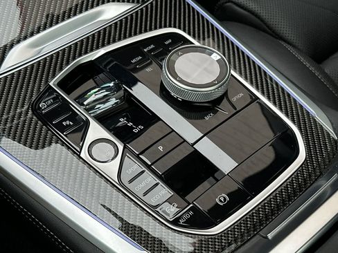 Used 2025 BMW X5 M60i w/ Executive Package image 24