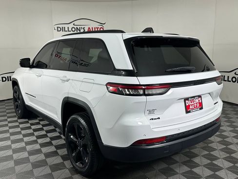Used 2023 Jeep Grand Cherokee Limited w/ Black Appearance Package AWD/4WD image 4