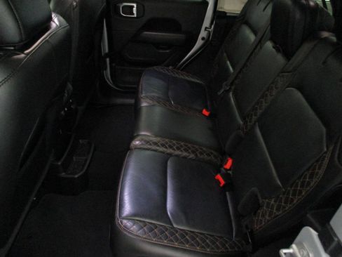 Used 2022 Jeep Wrangler Unlimited Sahara image 10