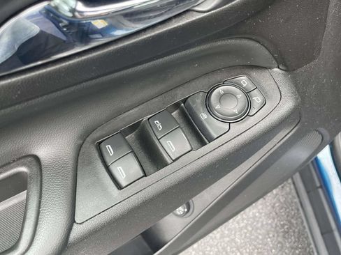 Used 2021 Chevrolet Equinox LT FWD image 19