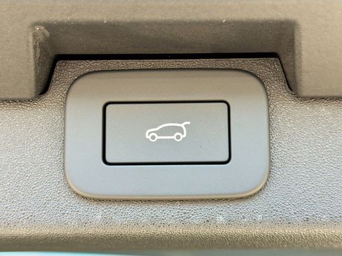 New 2026 Land Rover Discovery Limited Edition image 13