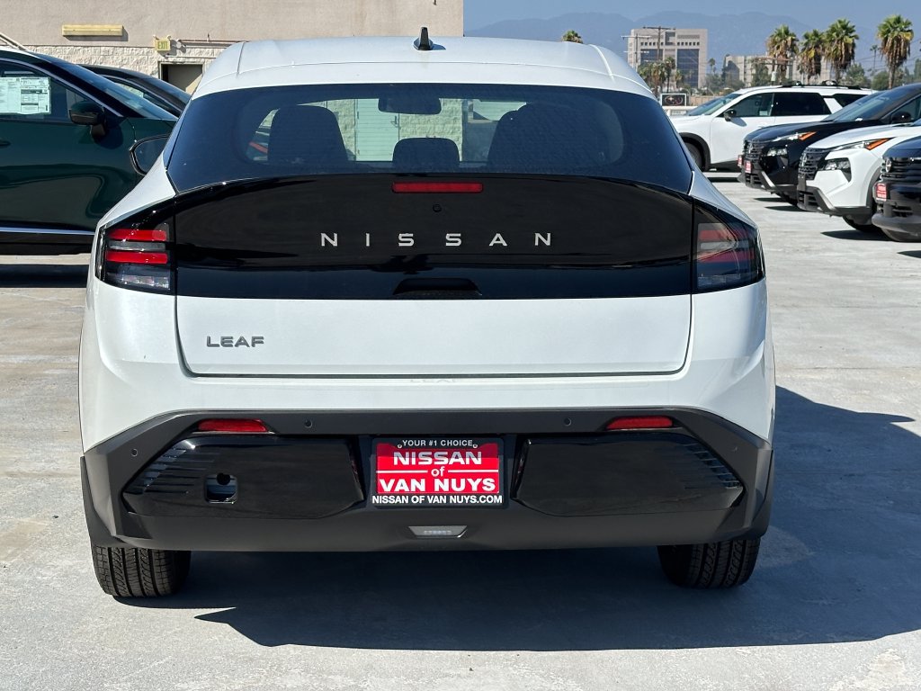 New 2026 Nissan Leaf FWD image 6