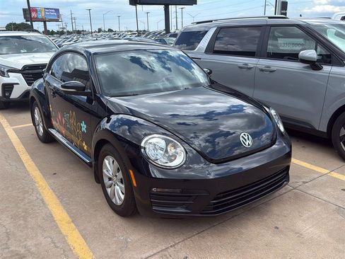 Used 2019 Volkswagen Beetle 2.0T S FWD image 1
