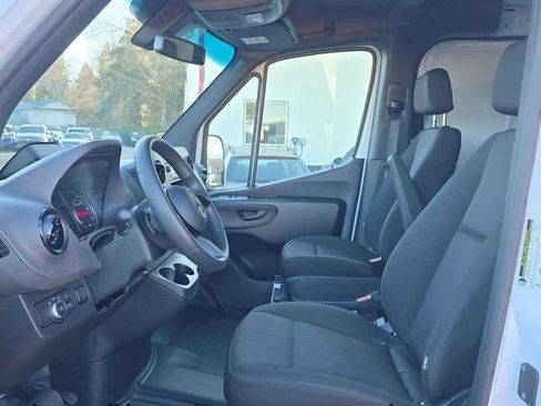 Used 2025 Mercedes-Benz Sprinter 2500 image 23