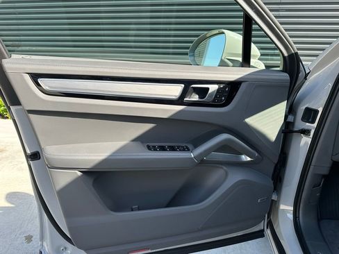 Certified 2023 Porsche Cayenne Turbo AWD/4WD image 14