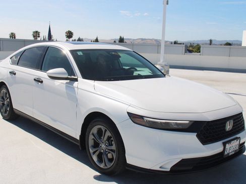 Used 2024 Honda Accord EX image 2