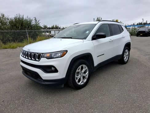Used 2024 Jeep Compass Latitude AWD/4WD image 4