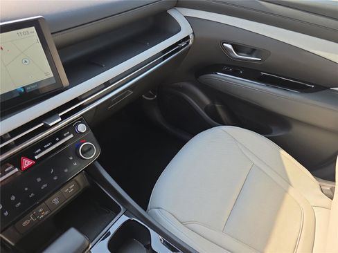 Certified 2025 Hyundai Santa Cruz Limited AWD/4WD image 29