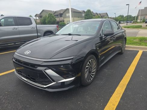 Used 2025 Hyundai Sonata SEL FWD image 3