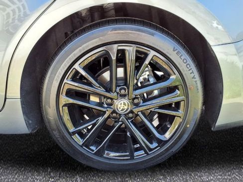 Used 2025 Toyota Camry SE FWD image 6