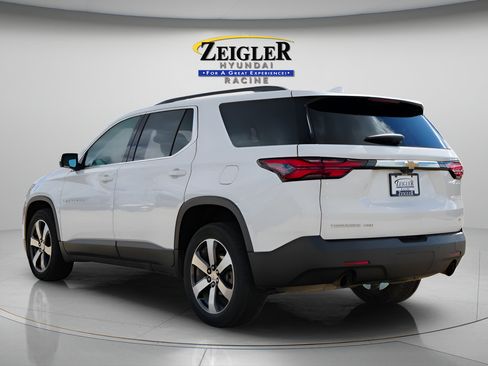 Used 2023 Chevrolet Traverse LT w/ LT Premium Package AWD/4WD image 4