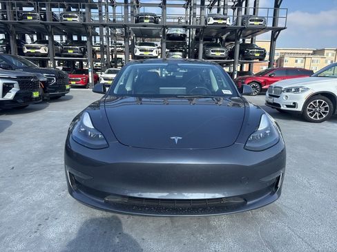 Used 2022 Tesla Model 3 image 2
