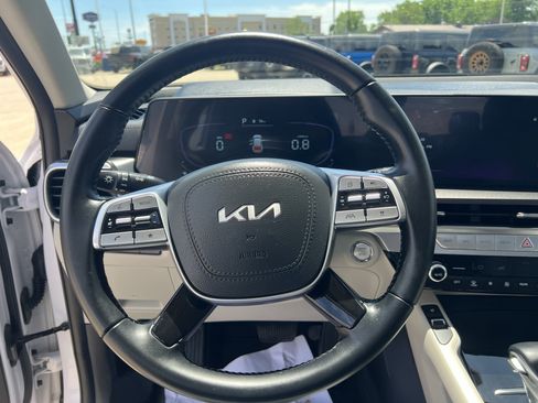 Used 2025 Kia Telluride S FWD image 21