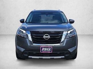 Used 2025 Nissan Pathfinder SL video 2