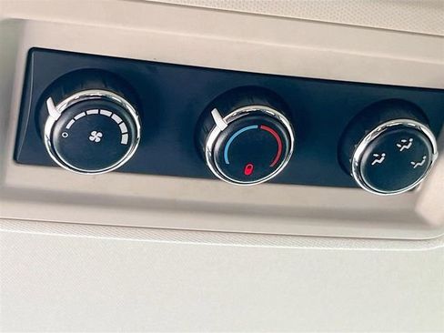 Used 2019 Dodge Grand Caravan SE FWD image 24