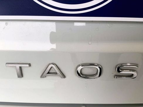 Used 2024 Volkswagen Taos SE FWD image 7