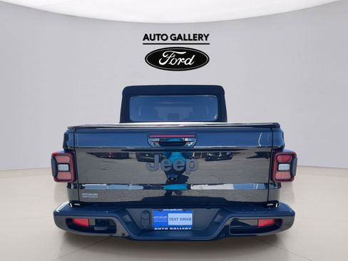 Used 2023 Jeep Gladiator Overland AWD/4WD image 6