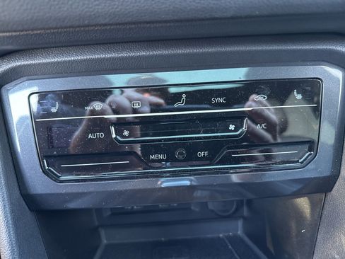 Used 2022 Volkswagen Tiguan SE R-Line image 20