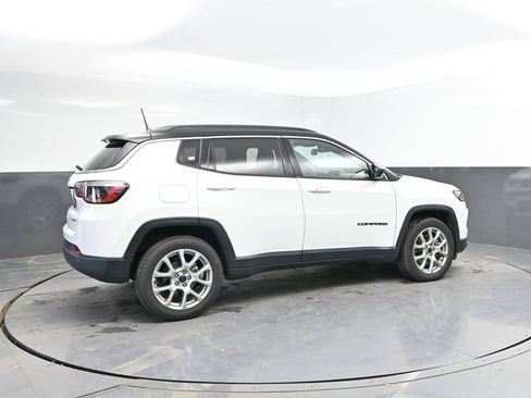 Used 2025 Jeep Compass Limited AWD/4WD image 2