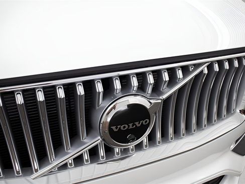 New 2025 Volvo XC90 T8 Plus w/ Protection Package Premier image 6