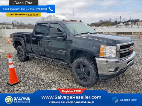 Used 2014 Chevrolet Silverado 2500 LT w/ Interior Plus Package AWD/4WD image 5