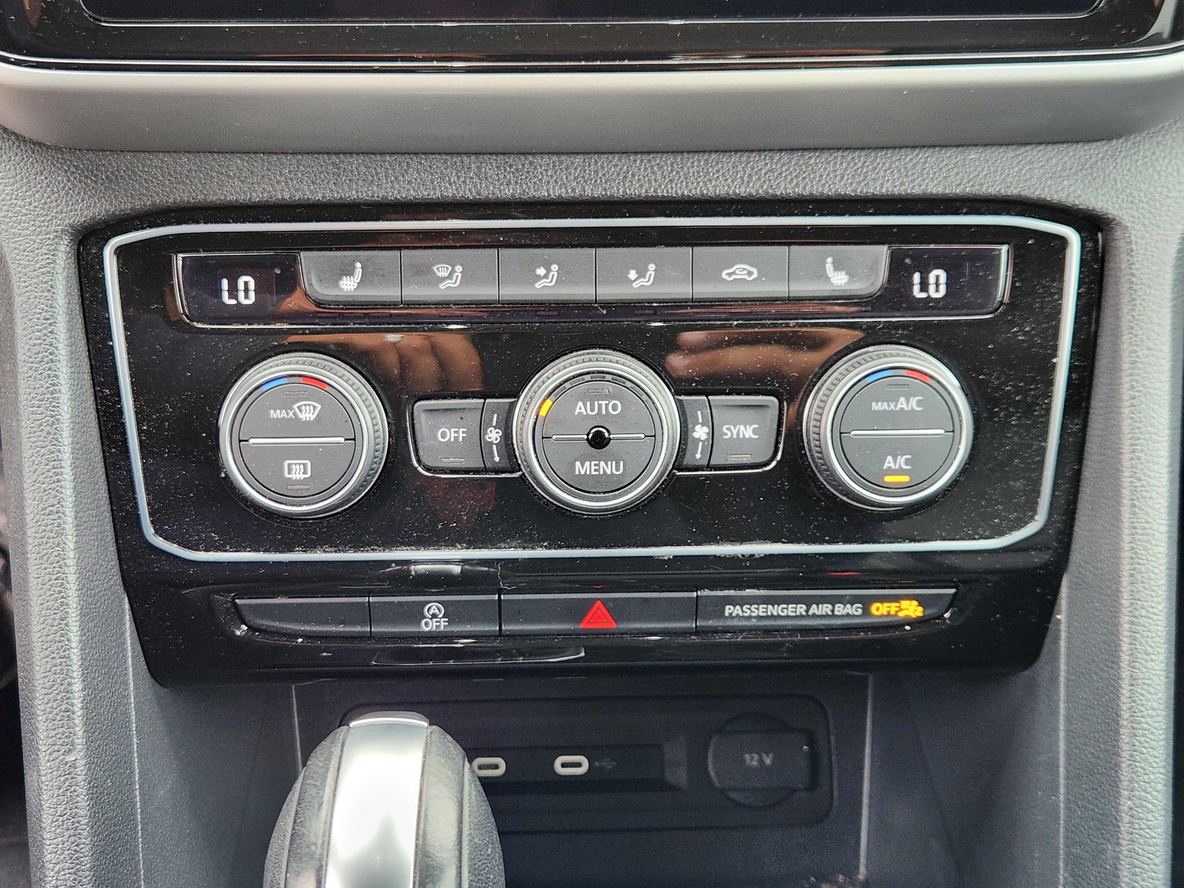 Certified 2023 Volkswagen Atlas Cross Sport SEL R-Line AWD/4WD image 22