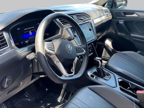 Used 2023 Volkswagen Tiguan SE FWD image 18