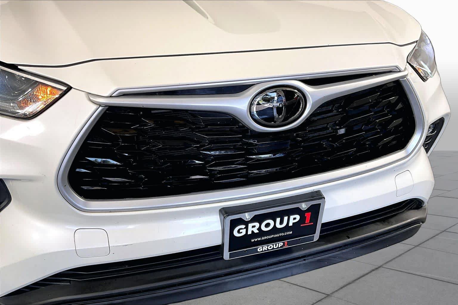 Used 2021 Toyota Highlander XLE FWD image 30