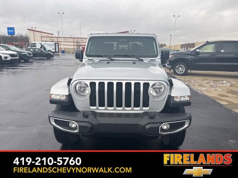 Used 2022 Jeep Gladiator Sport image 2