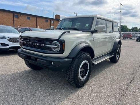 Certified 2025 Ford Bronco Outer Banks w/ Sasquatch Package AWD/4WD image 25