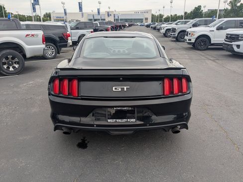 Used 2017 Ford Mustang Coupe RWD image 5