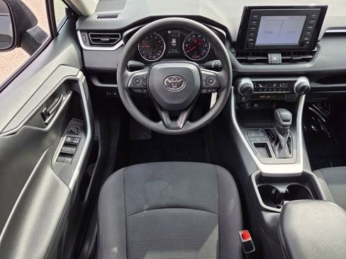 Used 2019 Toyota RAV4 LE FWD image 4