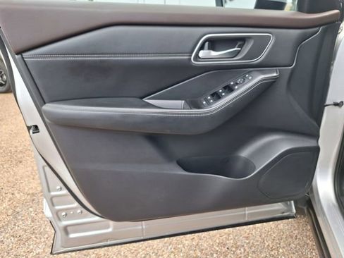 Certified 2021 Nissan Rogue SV w/ Premium Package FWD image 9