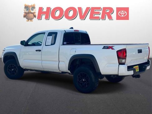 Used 2022 Toyota Tacoma SR w/ SX Package RWD image 9