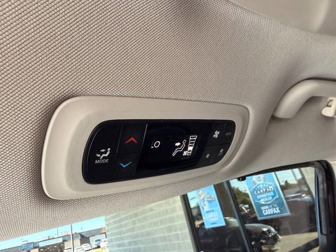 Used 2019 Chrysler Pacifica Touring-L image 51