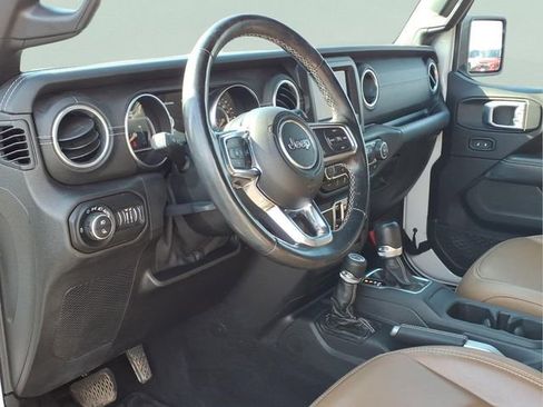 Used 2020 Jeep Gladiator Overland w/ Cold Weather Group image 8