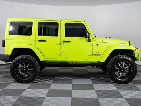 Used 2016 Jeep Wrangler Unlimited Sahara w/ Connectivity Group image 8