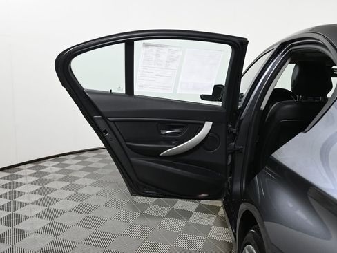 Used 2018 BMW 320i xDrive Sedan w/ Convenience Package image 31