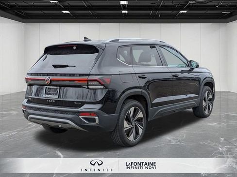 Used 2025 Volkswagen Taos SE image 5