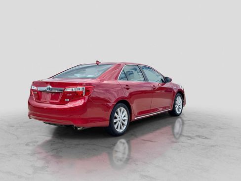 Used 2012 Toyota Camry XLE w/ Leather Pkg FWD image 6