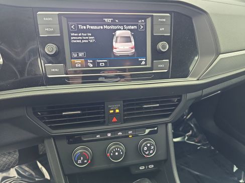 Certified 2024 Volkswagen Jetta S image 19