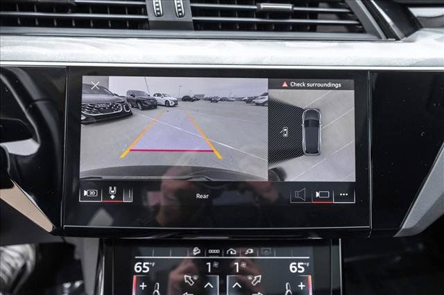Used 2024 Audi Q8 e-tron Premium Plus AWD/4WD image 18