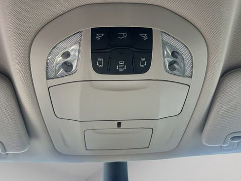 Used 2023 Chrysler Pacifica Touring-L FWD image 36