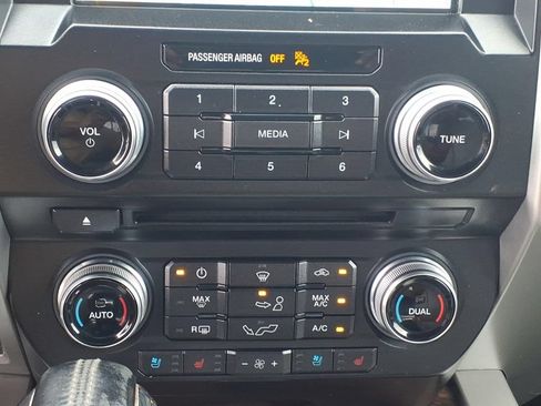 Used 2018 Ford F150 Lariat w/ Equipment Group 502A Luxury AWD/4WD image 8