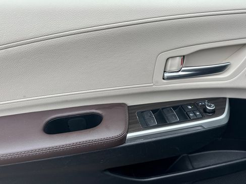 Used 2023 Toyota Sienna Platinum image 11