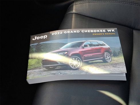 Used 2022 Jeep Grand Cherokee Limited image 27