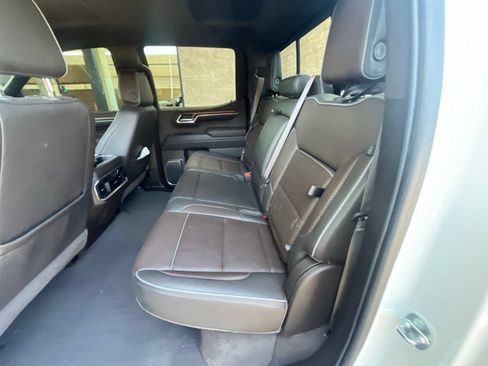 Used 2023 GMC Sierra 1500 Denali w/ Technology Package AWD/4WD image 7