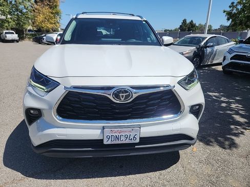 Used 2023 Toyota Highlander Limited FWD image 8